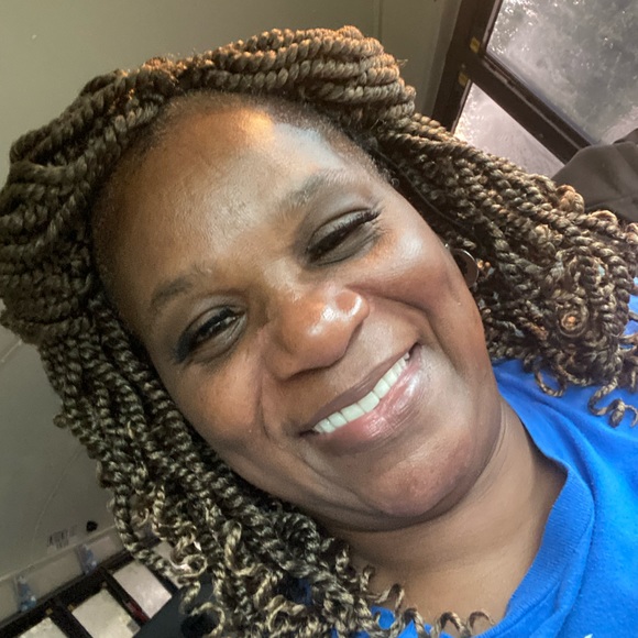 Meet your Posher, Ellen - Picture 1 of 1